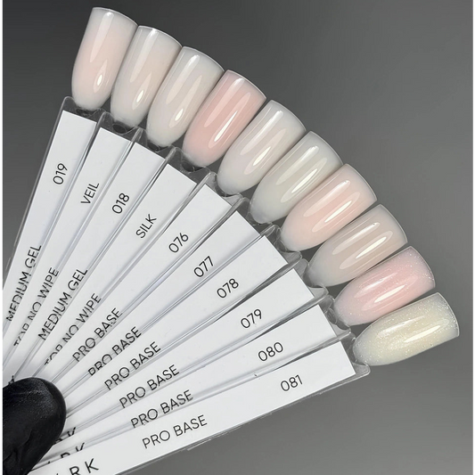 Темный шелковый топ