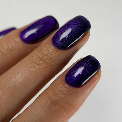 Dark gel polish Cat Eye 18