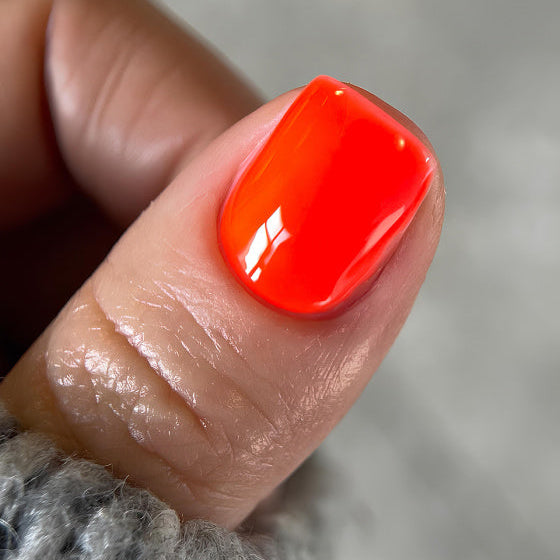 Dark gel polish 105